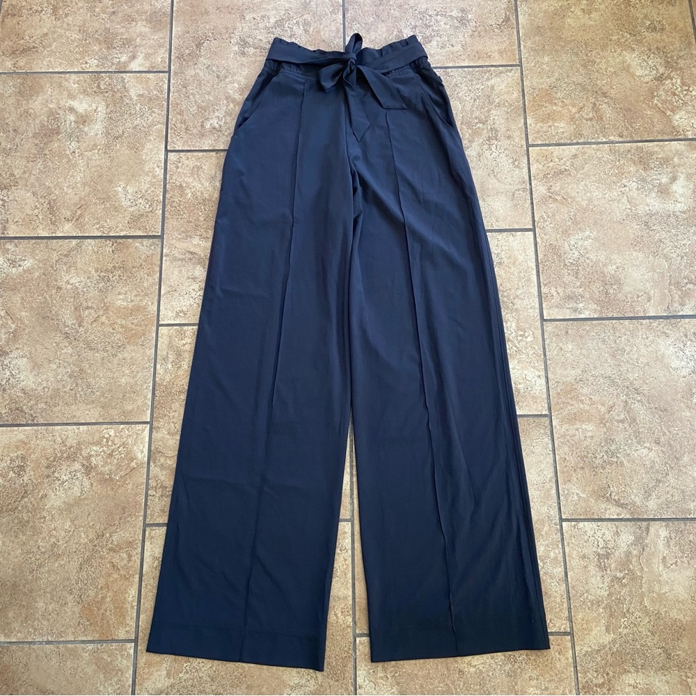 lululemon women’s  black Noir Pant size 4